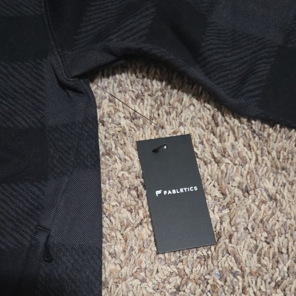 *NWT* Fabletics The Go-To Shirt Button-Up Jacket - Plaid Men's Black, Size M - Picture 3 of 12
